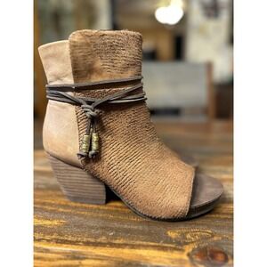OTBT Vagabond‎ PeepToe Ankle Bootie Tan Leather Suede Side Zip Women's Size 7.5M
